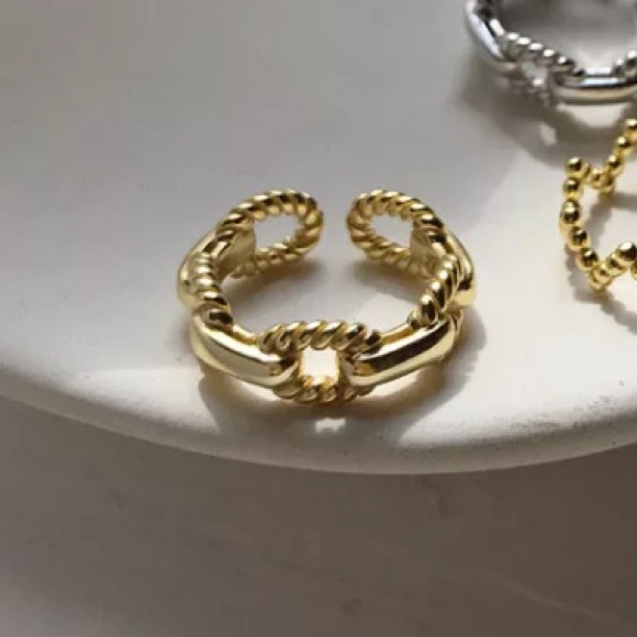 Jewelry - ⛓💛Insta 18K gold plated chain ring